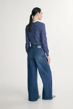 Straight jeans with belt