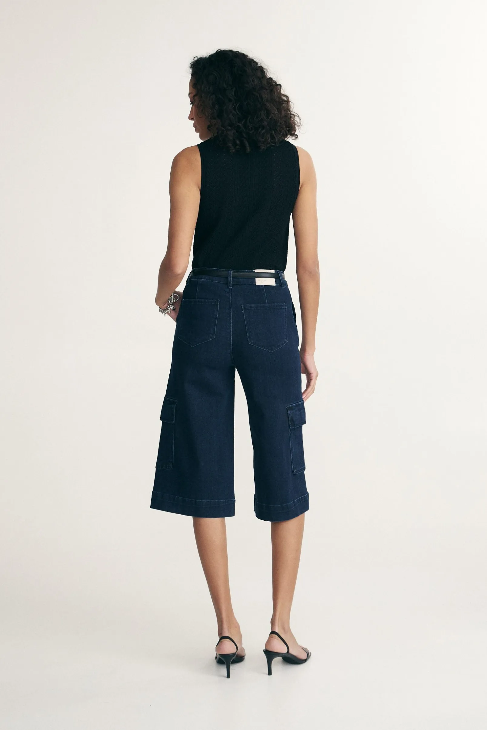 Wide-leg cargo cropped jeans