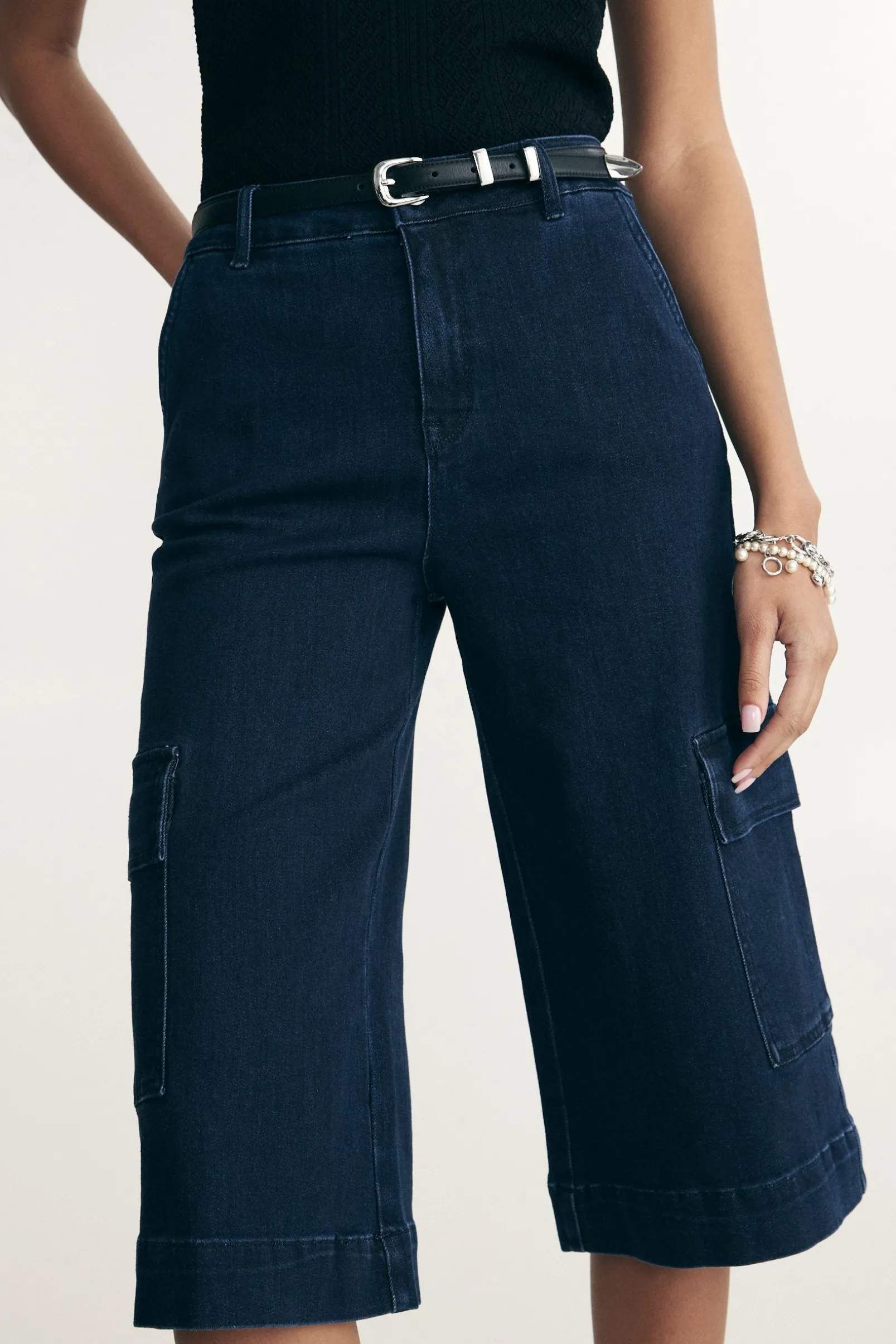 Wide-leg cargo cropped jeans