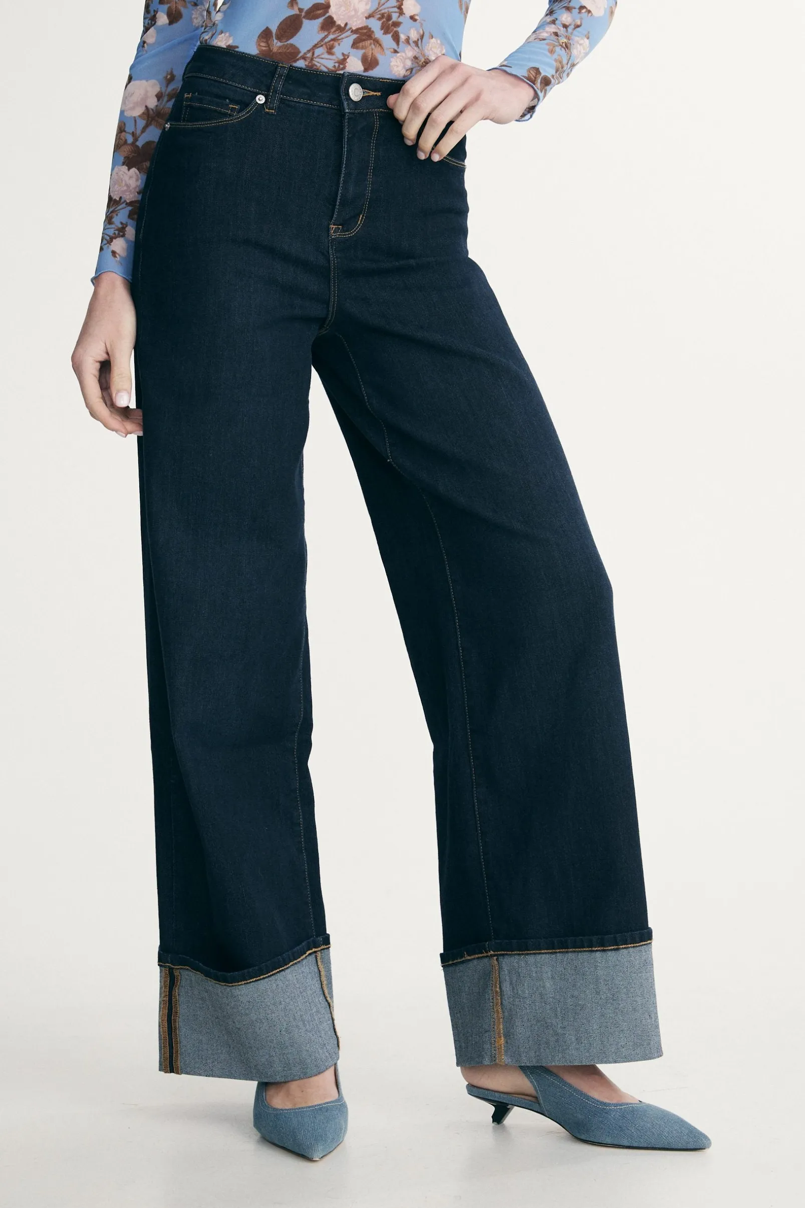 Wide leg high waist jeans